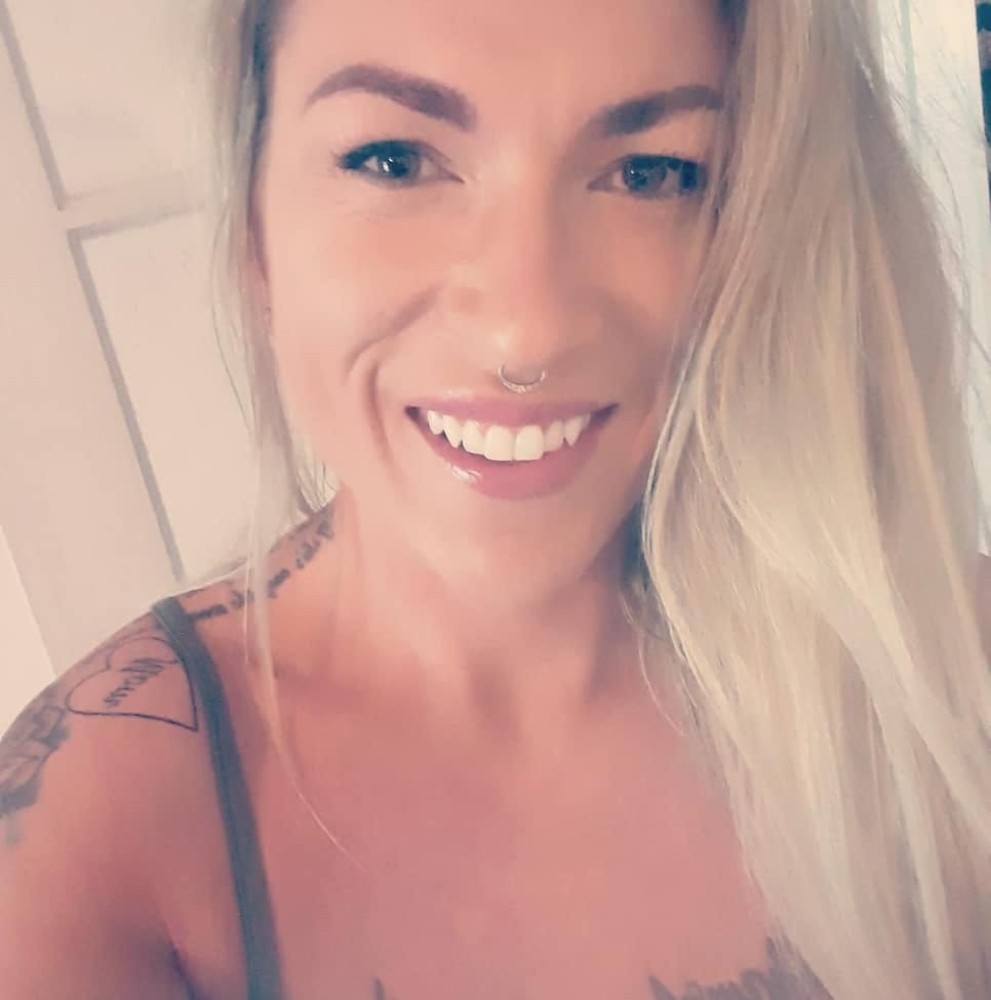 Meet your Posher, Eva